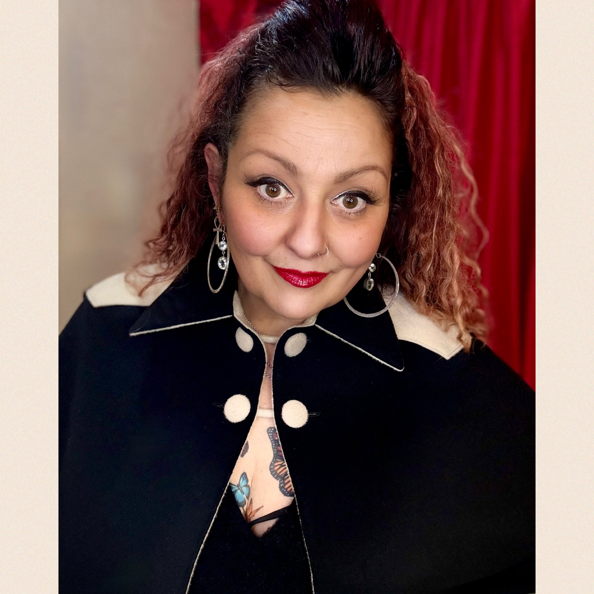 REVERSIBLE WOOL CAPE | Ivory.Black Cashmere