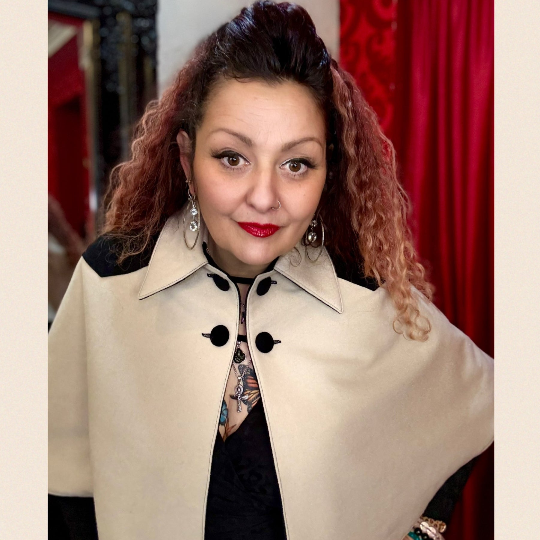 REVERSIBLE WOOL CAPE | Ivory cashmere front