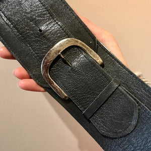 YES MZ: CURVED WIDE LEATHER BELT